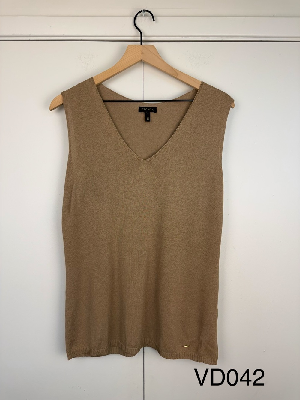 ESCADA Pampas V-Neck Sleeveless Knit Top Size L